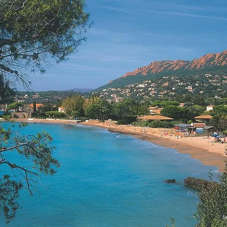 Apartament T2/mezzanine Avec Piscine Et Terrasse, A 5 Min De La Plage, St-raphael - Fr-1-226a-148