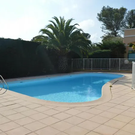 T2/mezzanine Avec Piscine Et Terrasse, A 5 Min De La Plage, St-raphael - Fr-1-226a-148 *