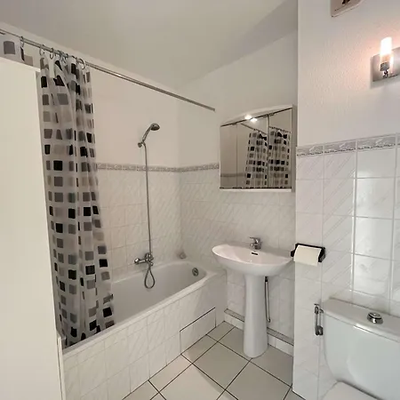 T2/mezzanine Avec Piscine Et Terrasse, A 5 Min De La Plage, St-raphael - Fr-1-226a-148 Apartamento